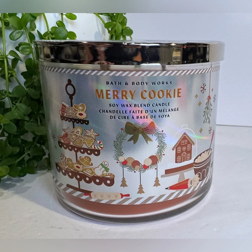 Bath & Body Works Merry Cookie 3 Wick Candle NWT 14.5oz - Picture 2 of 7